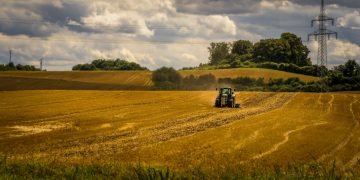 John Deere Launches New 6M Tractor Line: Versatile Solutions for Modern Farms