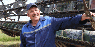 Harvest Season in Krupki District: Combining Winter Rape and Spring Barley for Record Yields