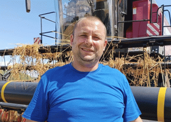 Oats Harvest in Brodec: Weather Challenges, Passionate Workers, and the Race Against Time